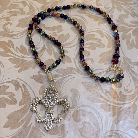 Fleur De Lis Necklace Pendant Rhinestones Colored Glass Aurora Borealis - Picture 2 of 9